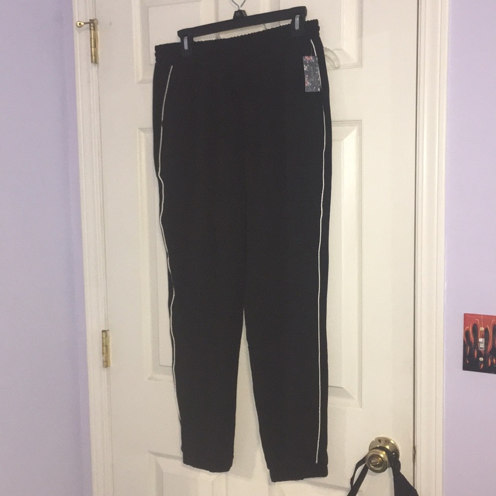 Cute Black w/ White Stripe going out pants! W/tags
